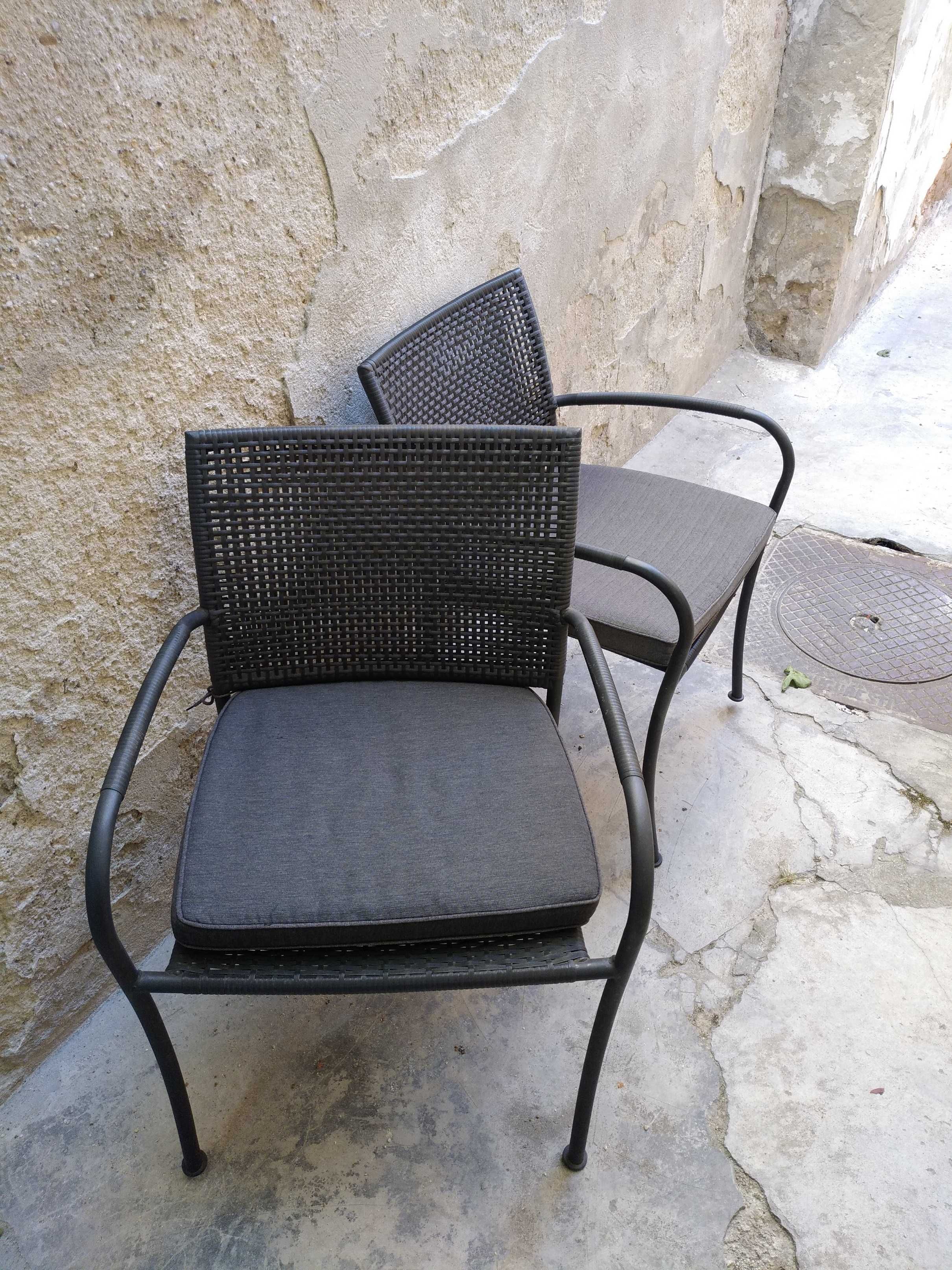 2 scaune Ikea cu brațe, exterior, gri închis + perne