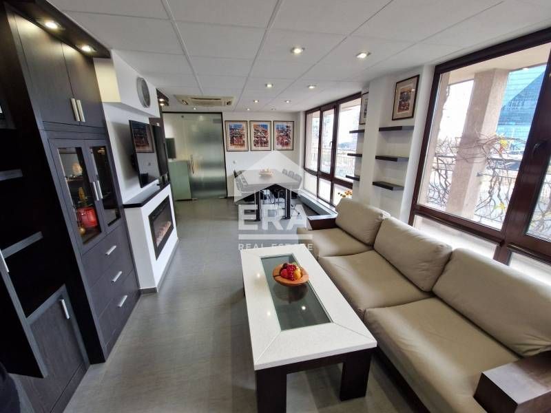 ЕРА Тера предлага за продажба просторен и модерен четиристаен апартаме