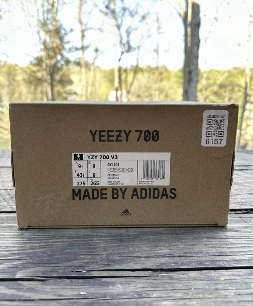 Yeezy 700 v3 - 43 1/3