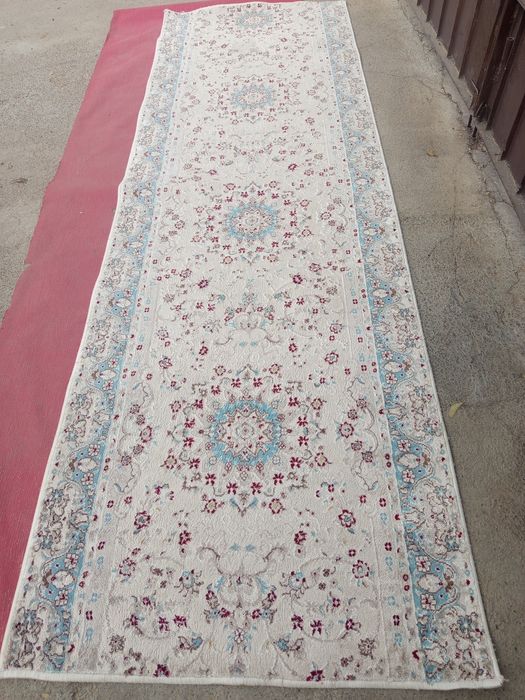 Продам ( дорожку ковровую ) .