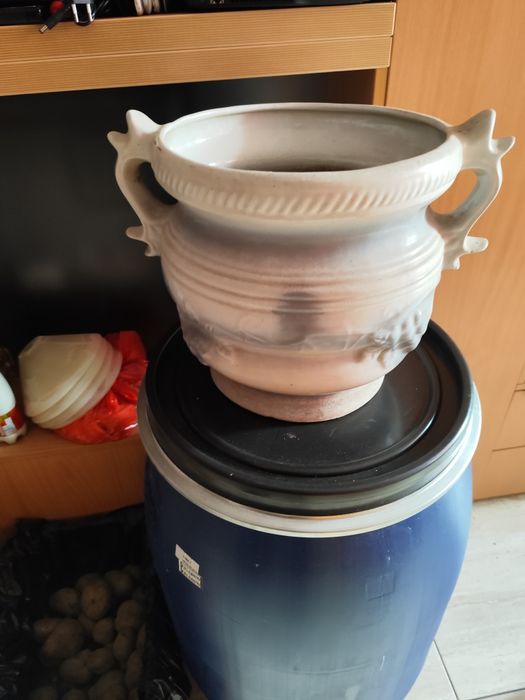 Ghiveci din ceramică