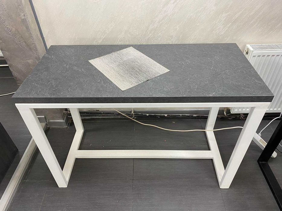Метално бюро или маса