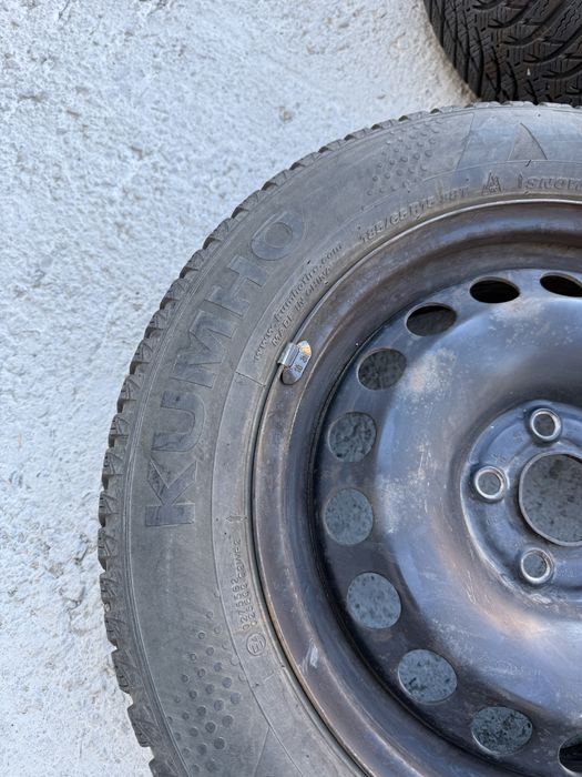 Зимни гуми с железни джанти и тасове