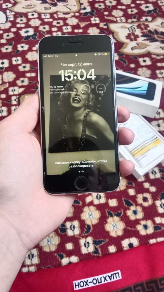 iPhone Se 2020 с документам