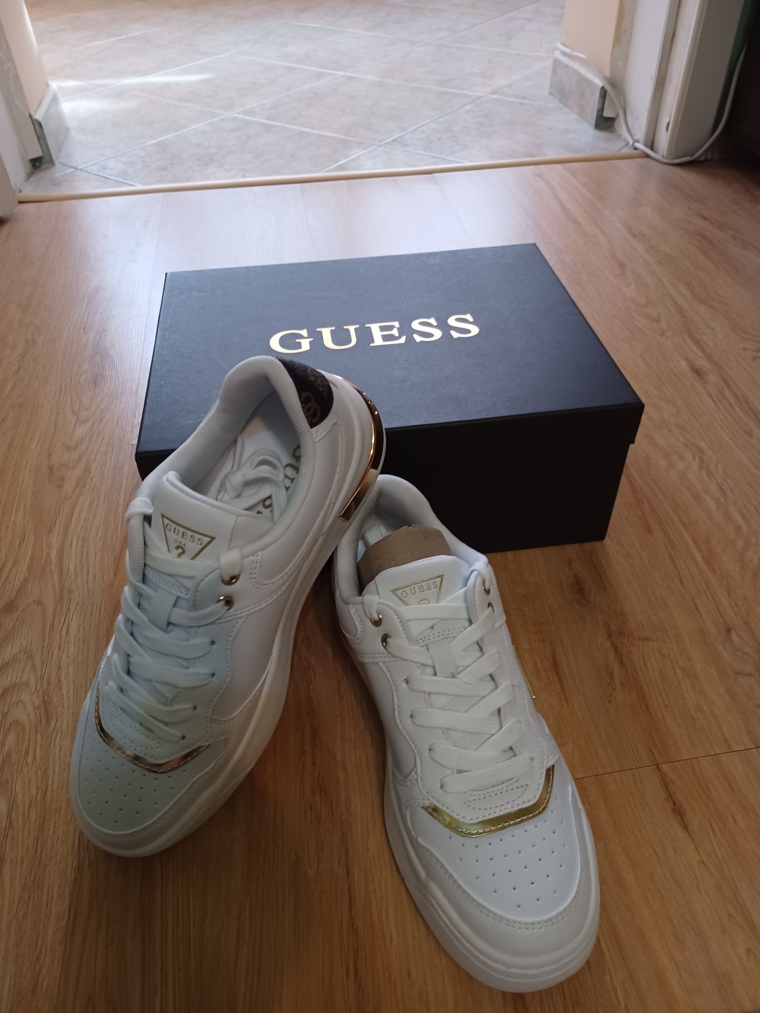 Guess 38номер кецове