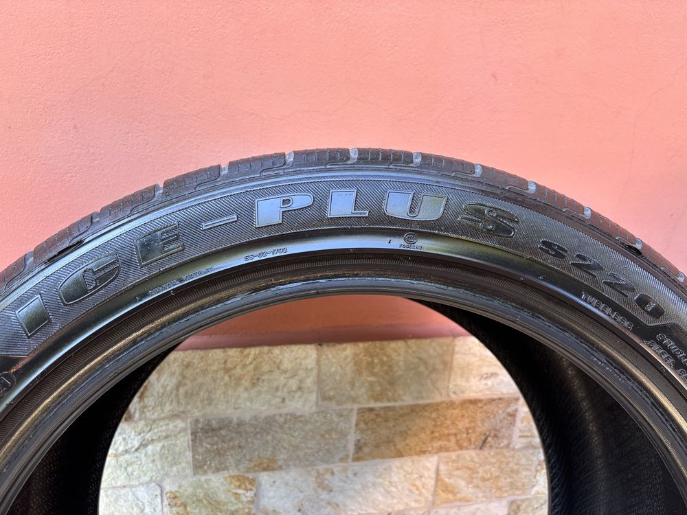 Гуми 315/35R20.