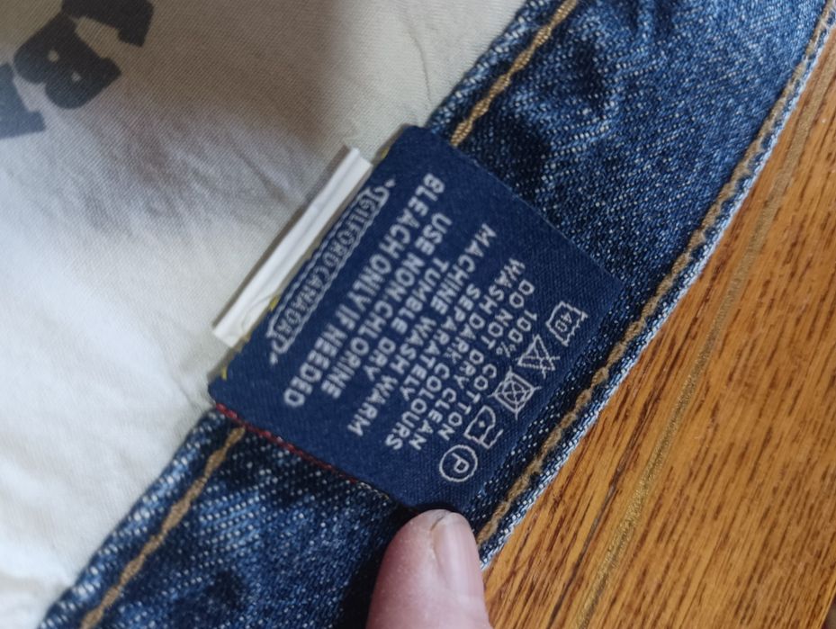 Продам фирменные джинсы