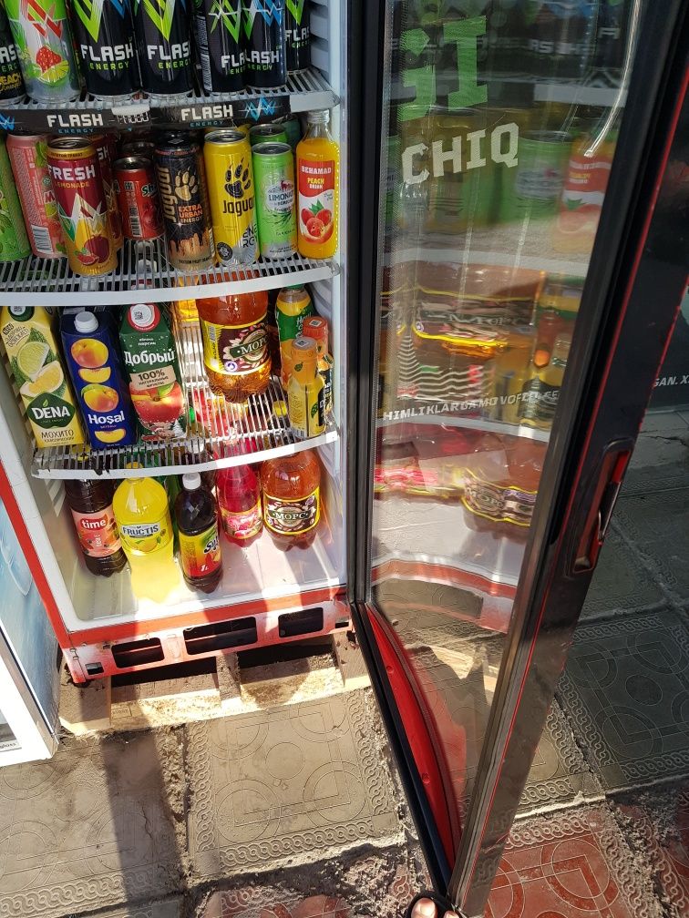 Vetrina xaladelnik oynali muzlatgich uģur