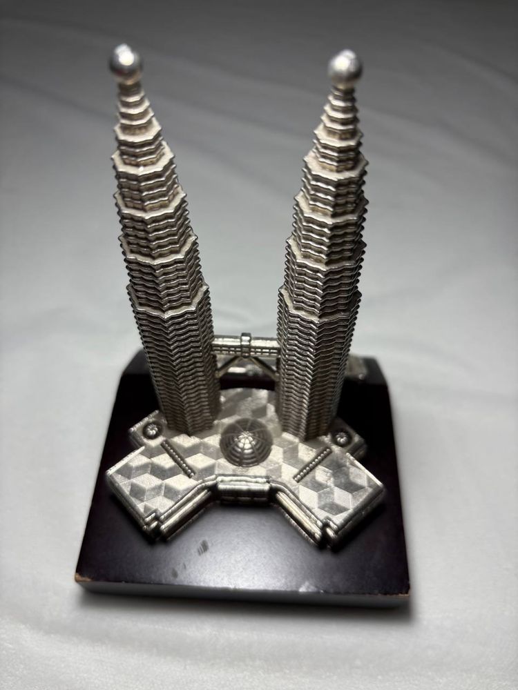 Сувенир Petronas Twin Towers (Малайзия) | Металл | Тяжёлый |