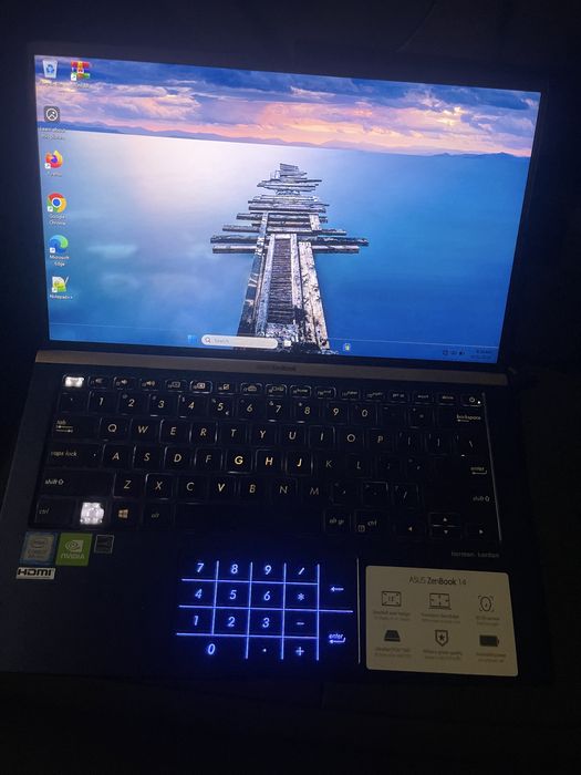 Asus Zenbook i7 / 16 gb ram