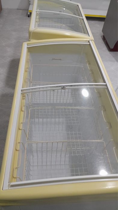 Продается морозильник для магазина!