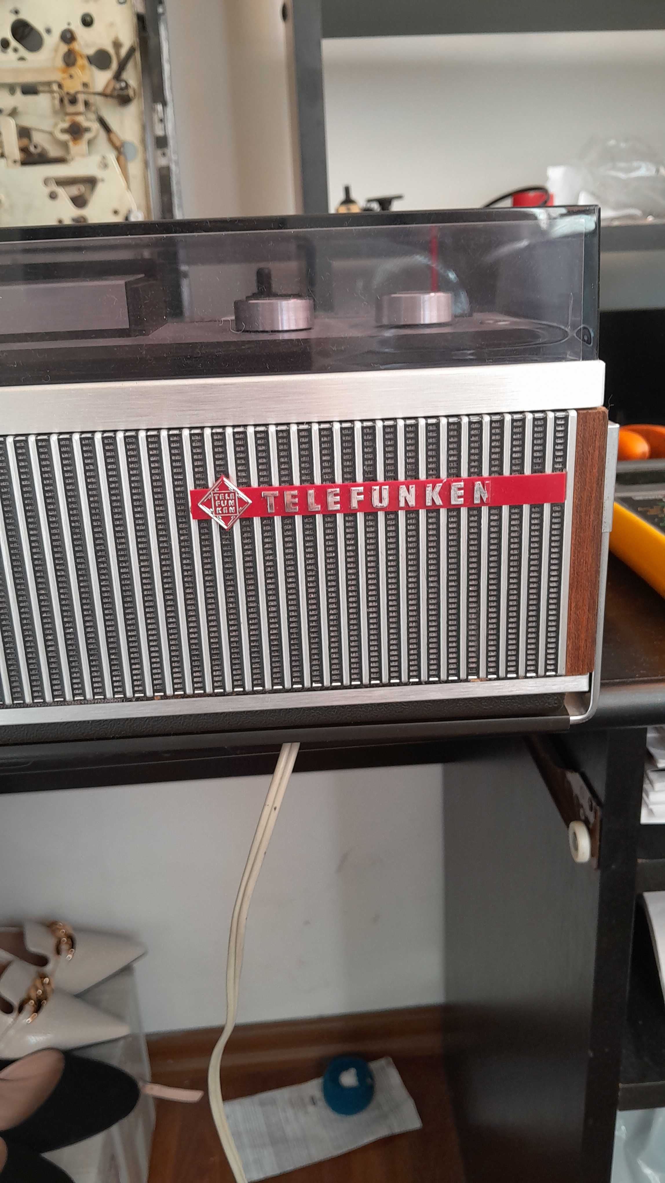 Vând telefunken de luxe 201