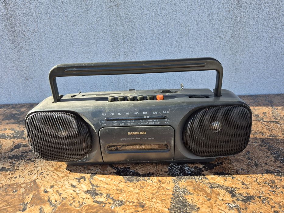 Radio Casetofon marca Samsung model ST125-functional