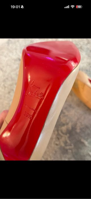 Christian Louboutin So Kate Nude