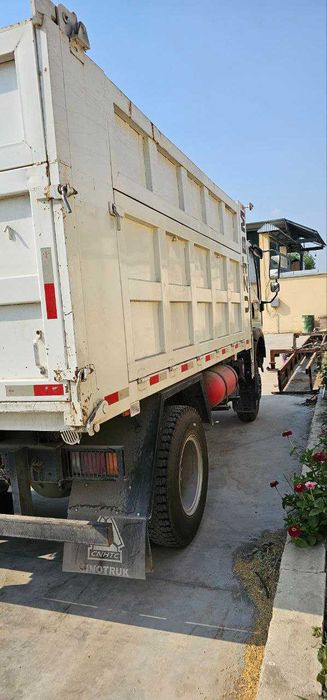 Howo Sinotruk sotiladi