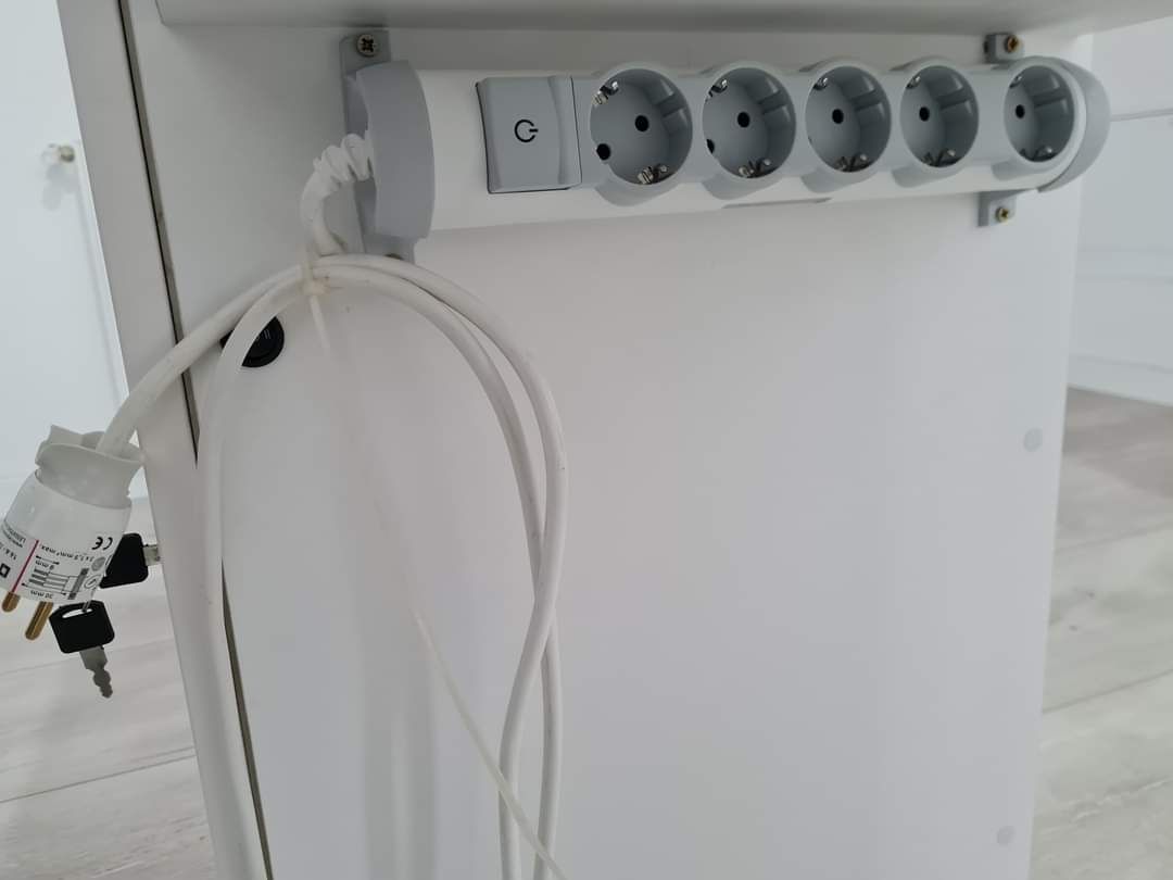 Masă pentru manichiură