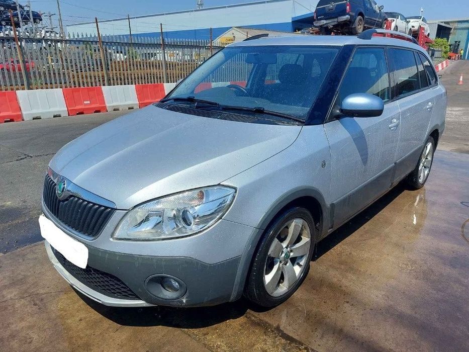 Cutie viteze manuala Skoda Fabia 2 2011 Scout BREAK 1.6 TDI CAYC