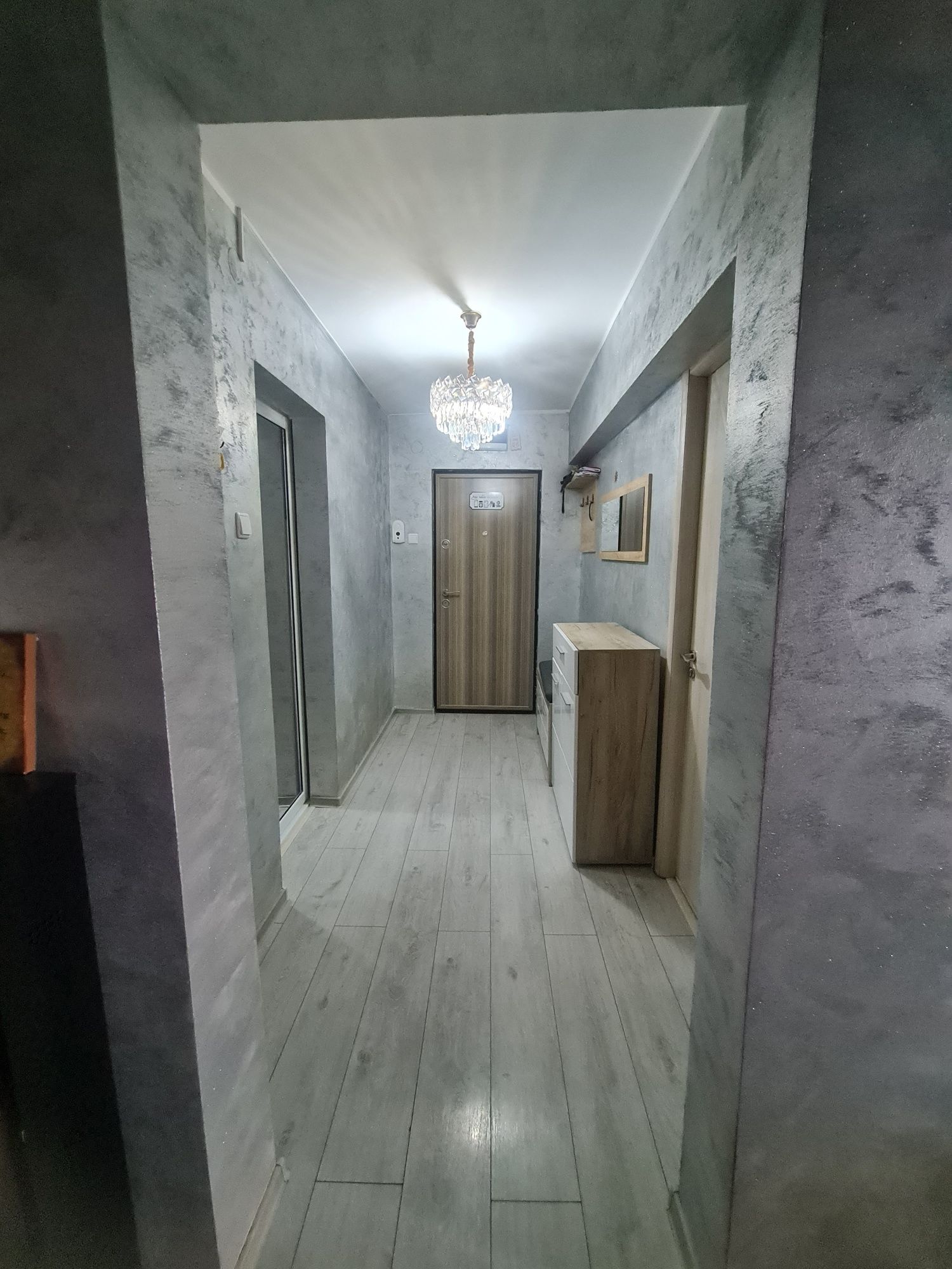Vând apartament cu 3camere decomandat
