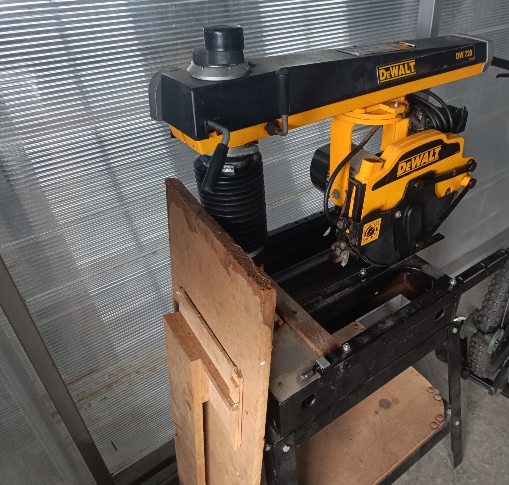 Машина Dewalt DW 720