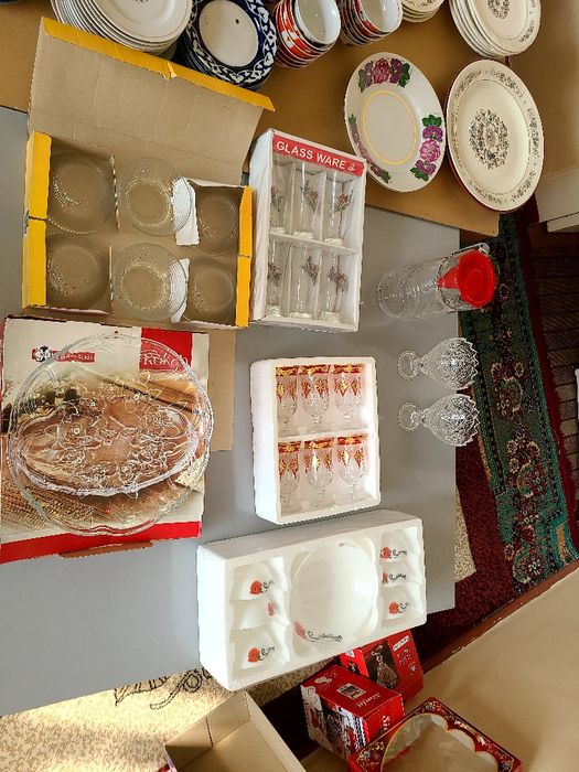 Чиннилар сотилдаи (хрустал ва пахта гулли сераислар)