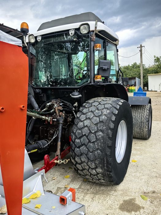 Tractor New Holland volan reversibil, freza forestiera tocător