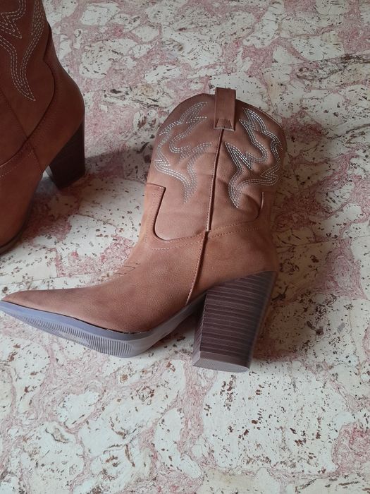 Нови ботуши  40 номер