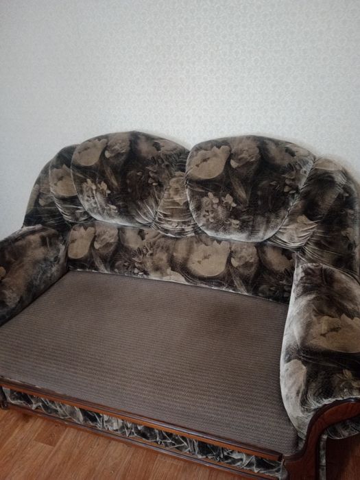 Два раскладных дивана и кресло
