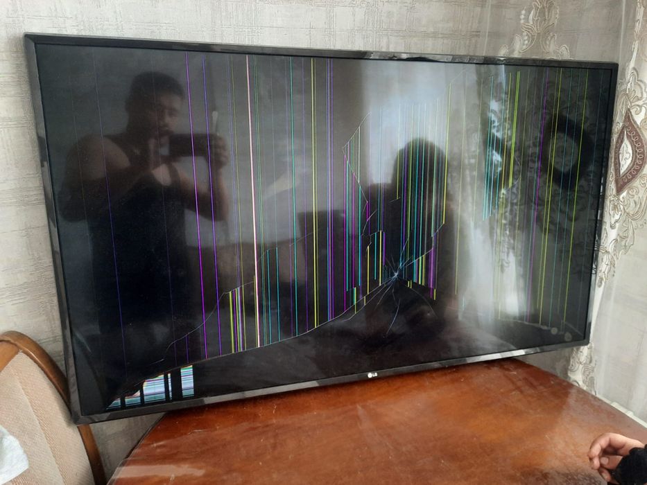 Продаю телевизор на запчасти