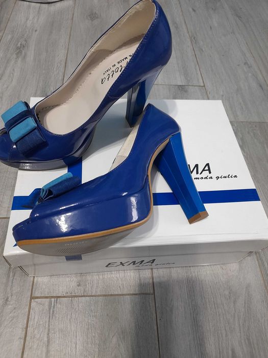 Pantofi cu toc inalt