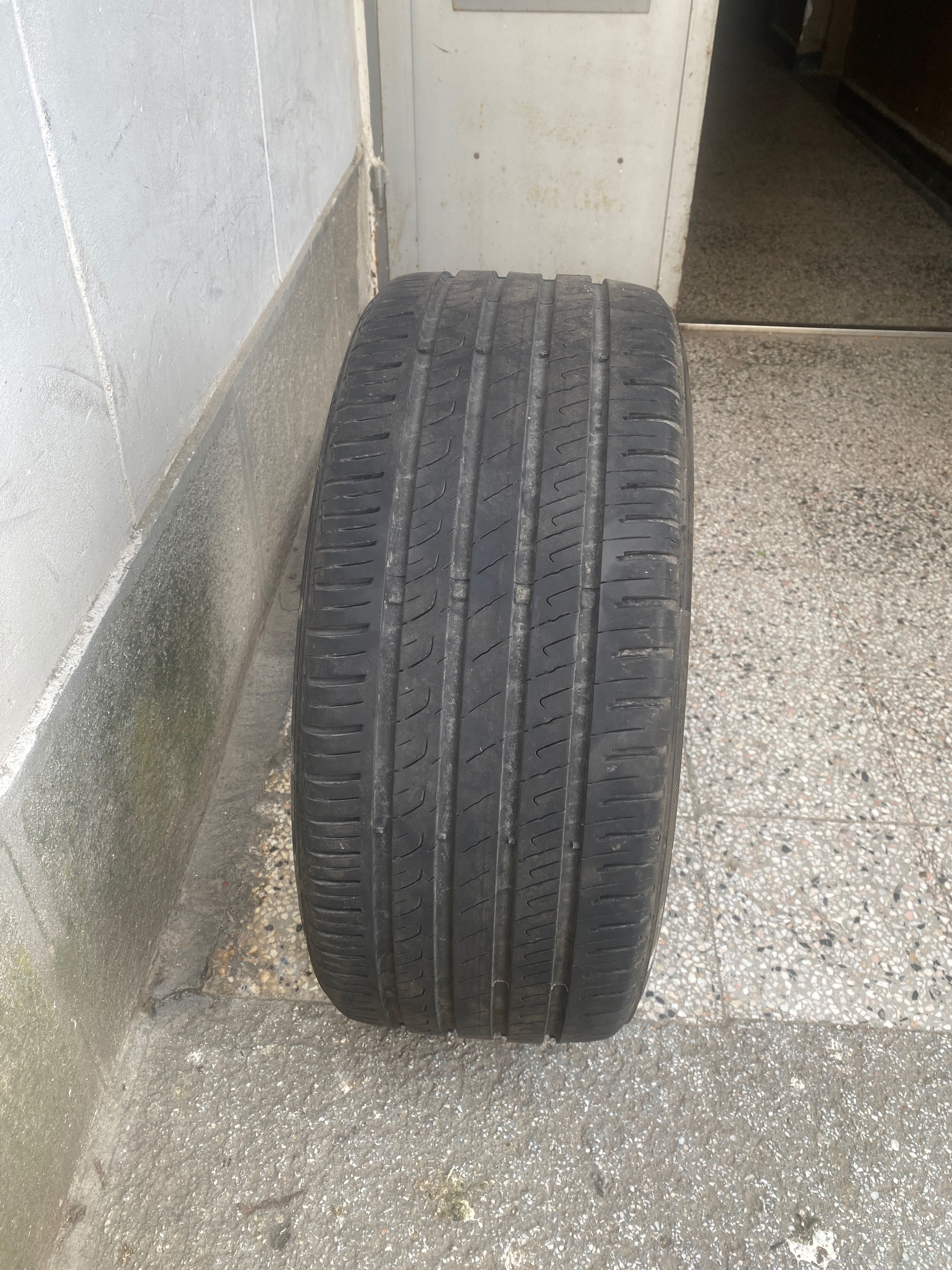 Летни гуми R18 225/40 BARUM BRAVURIS 5HM 92Y XL FR