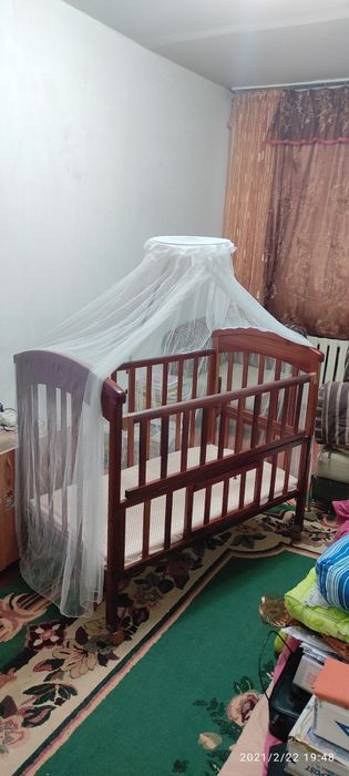 Кроватка детская отличное состояние , пользовались пол года