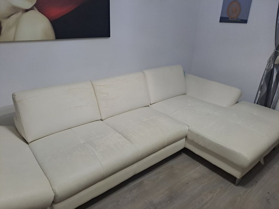 Colțar uzat rasnov..doar tapițeria deteriorata 1 leu ...