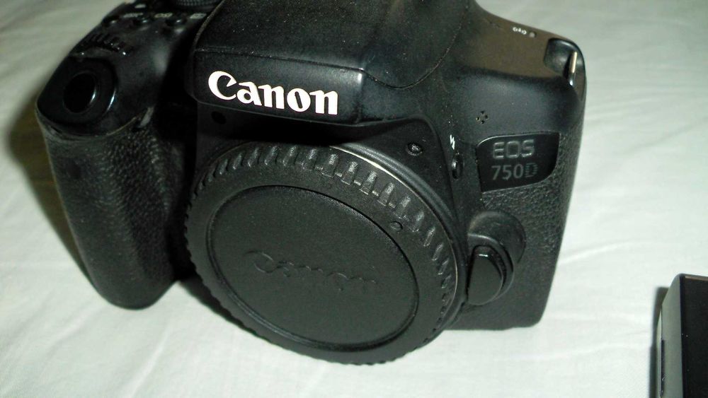 Фотоапарат Canon EOS 750D 24 MP FullHD Wi-Fi и оригинални обективи