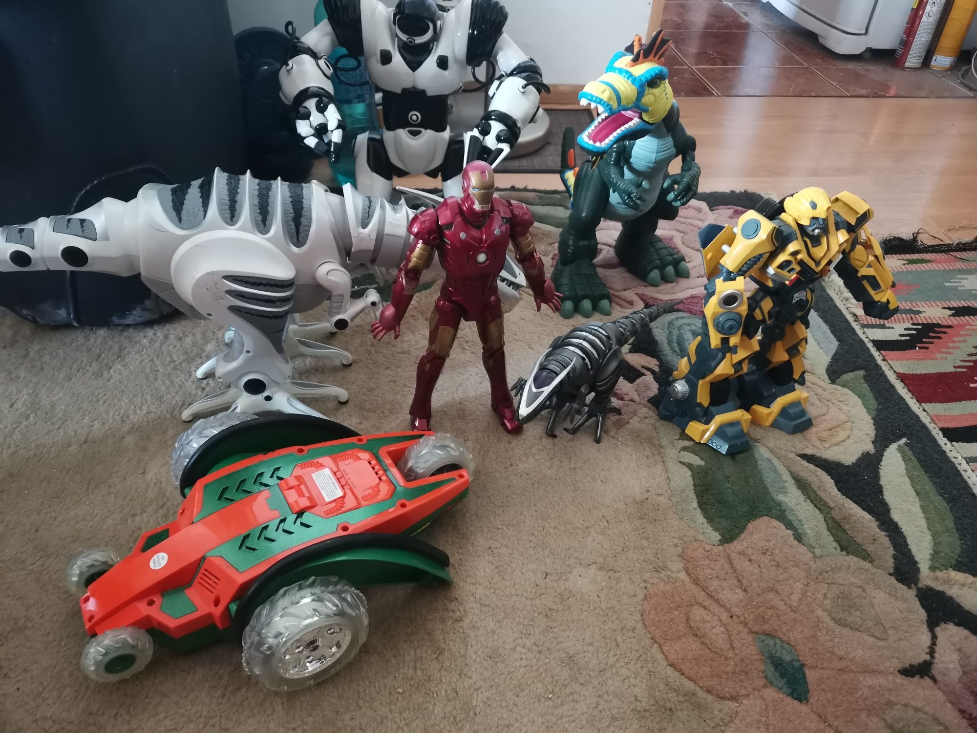Jucării T Rex, roboti, dinozauri