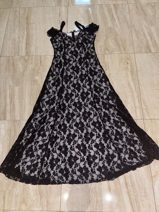 Rochie neagră din dantelă cu licra