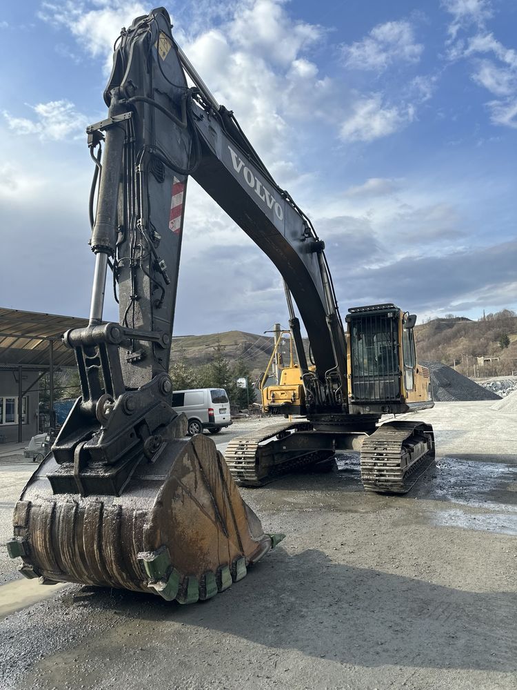 Excavator Volvo EC290