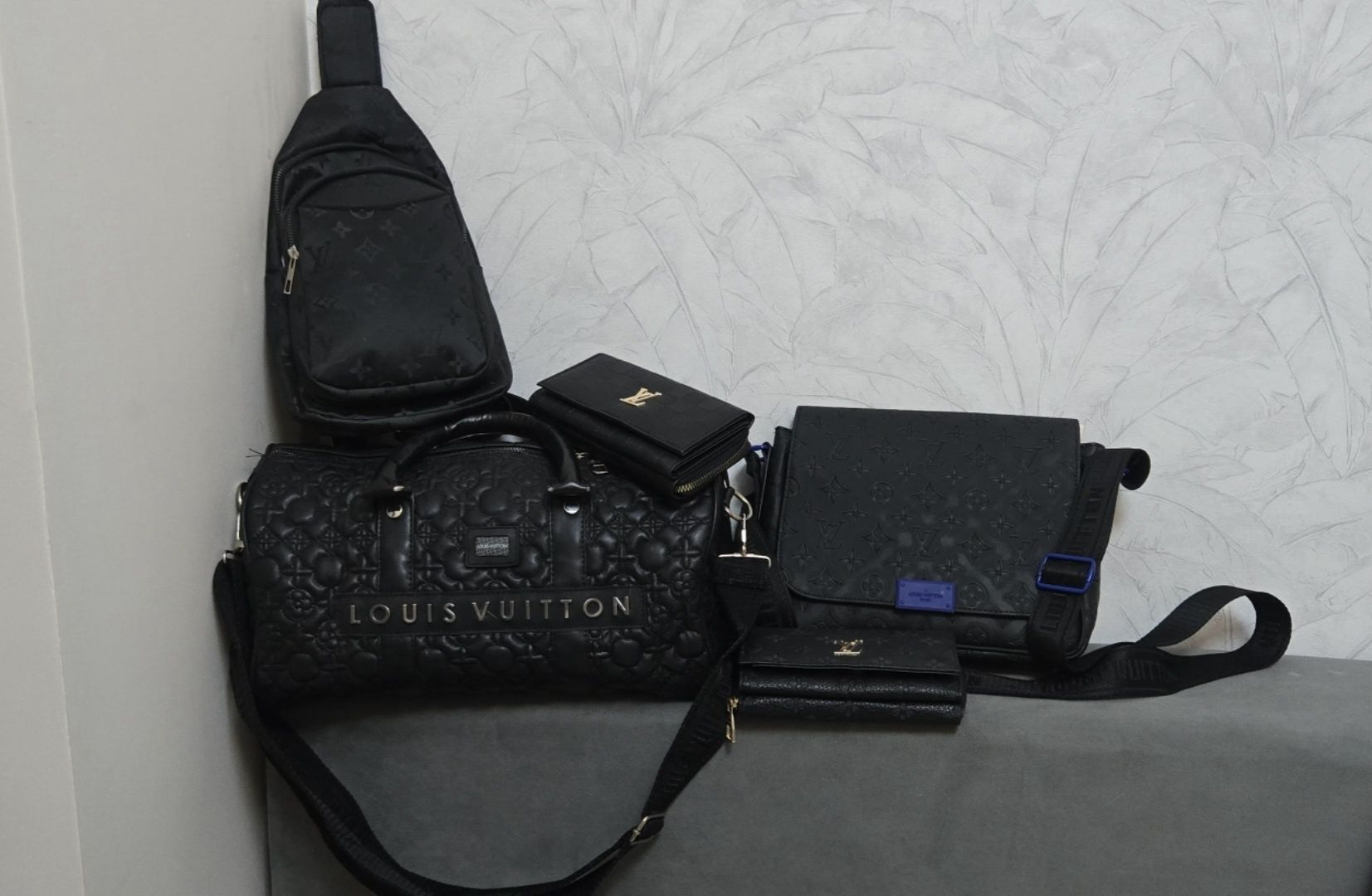 Guess, Karl, LV чанти и портмоне