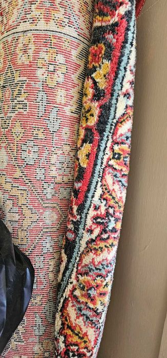 Ковер для дома красного цвета