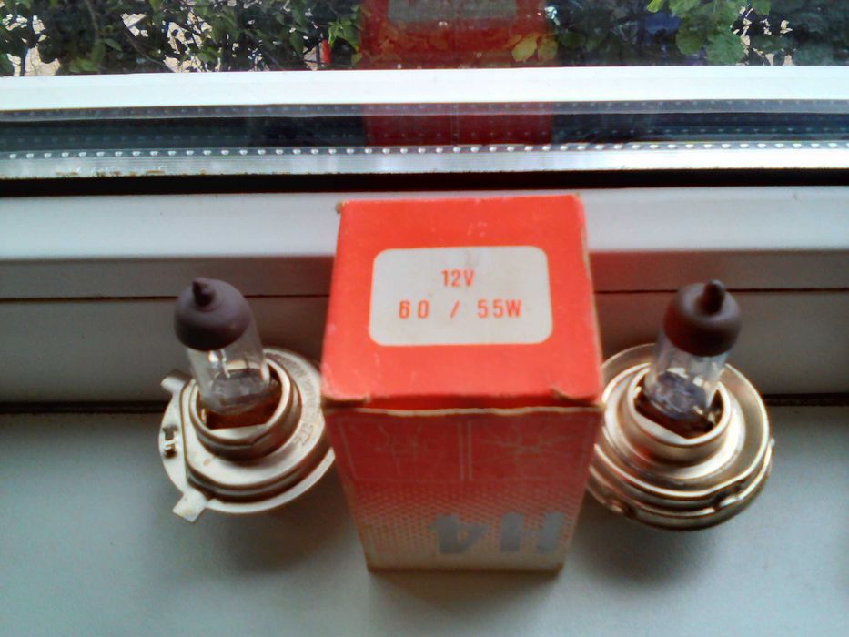 продавам резервни части за стар атомобил