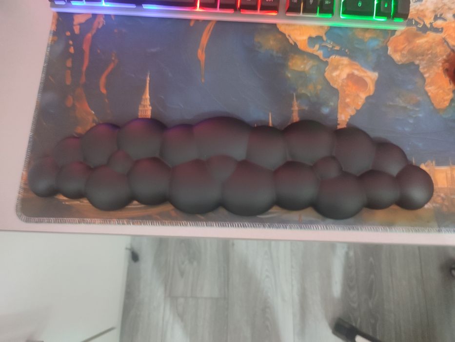 Продам подушку для руки под клавиатуру