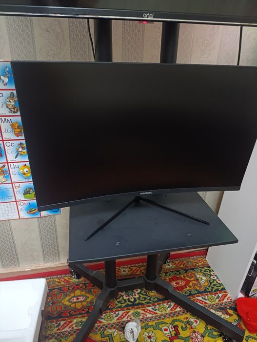 Curved MANITOR Everel 27 200Hz