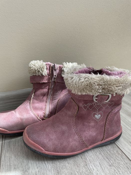 Зимни маратонки и ботуши за момиче