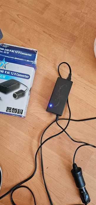 alimentator casa/auto 12v /220  adaptor 220 v 12v