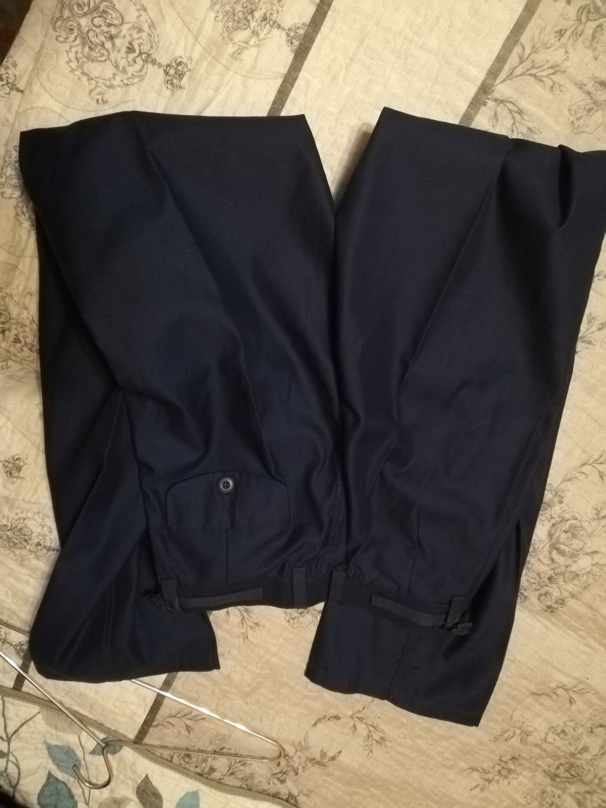 Pantaloni mărime XS tip uniforma