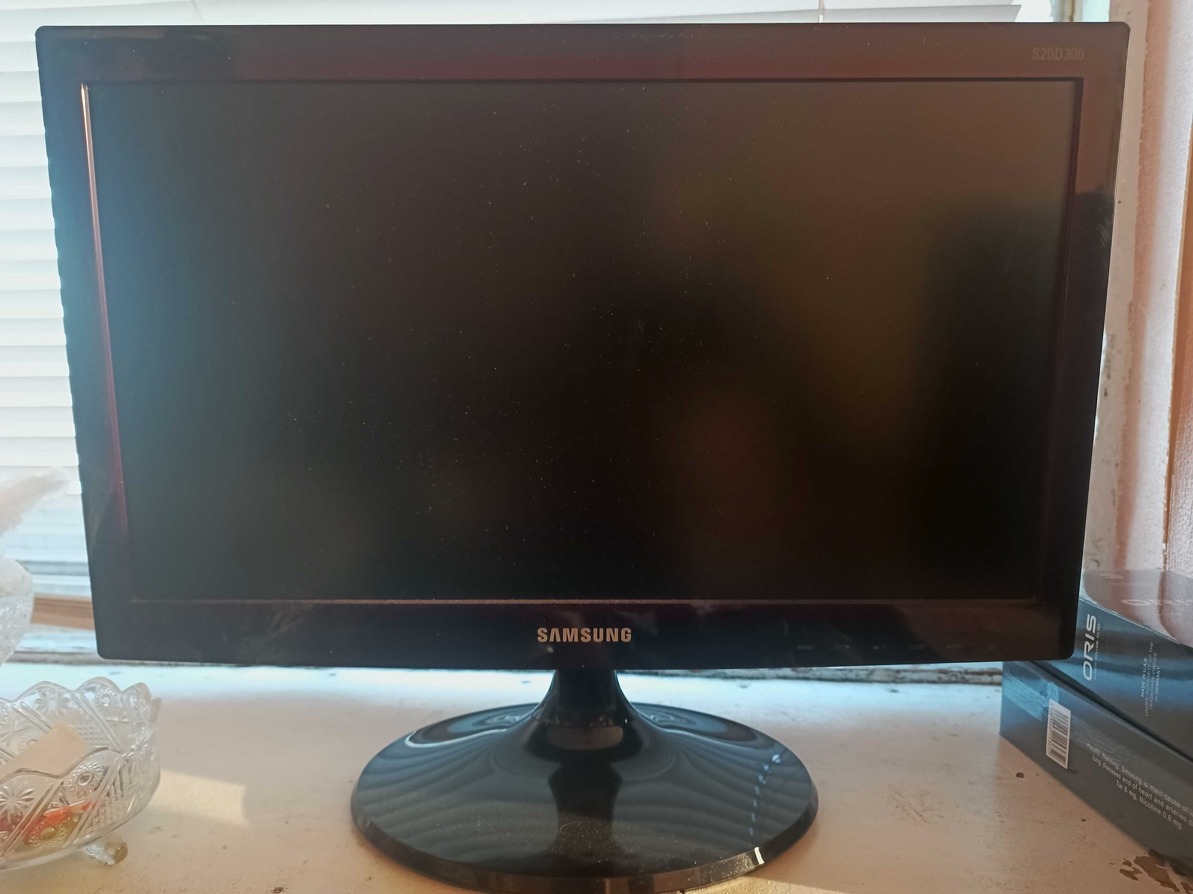 Монитор Samsung S20D300NH