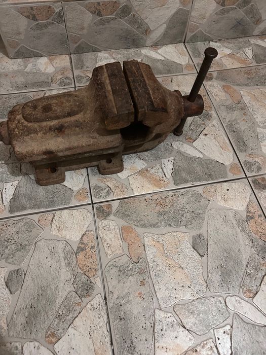 Продавам Менгеме