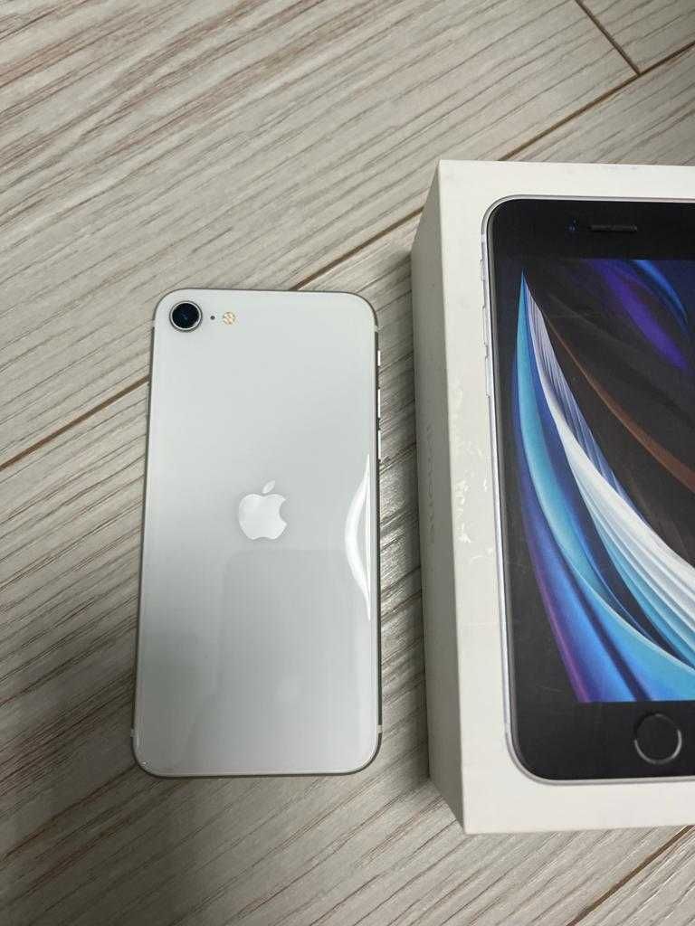 Продам Iphone SE 2020