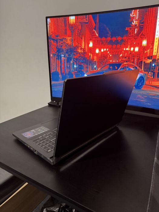 Продавам лаптоп MSI Cyborg 15 A12V + ПОДАРЪК!!!