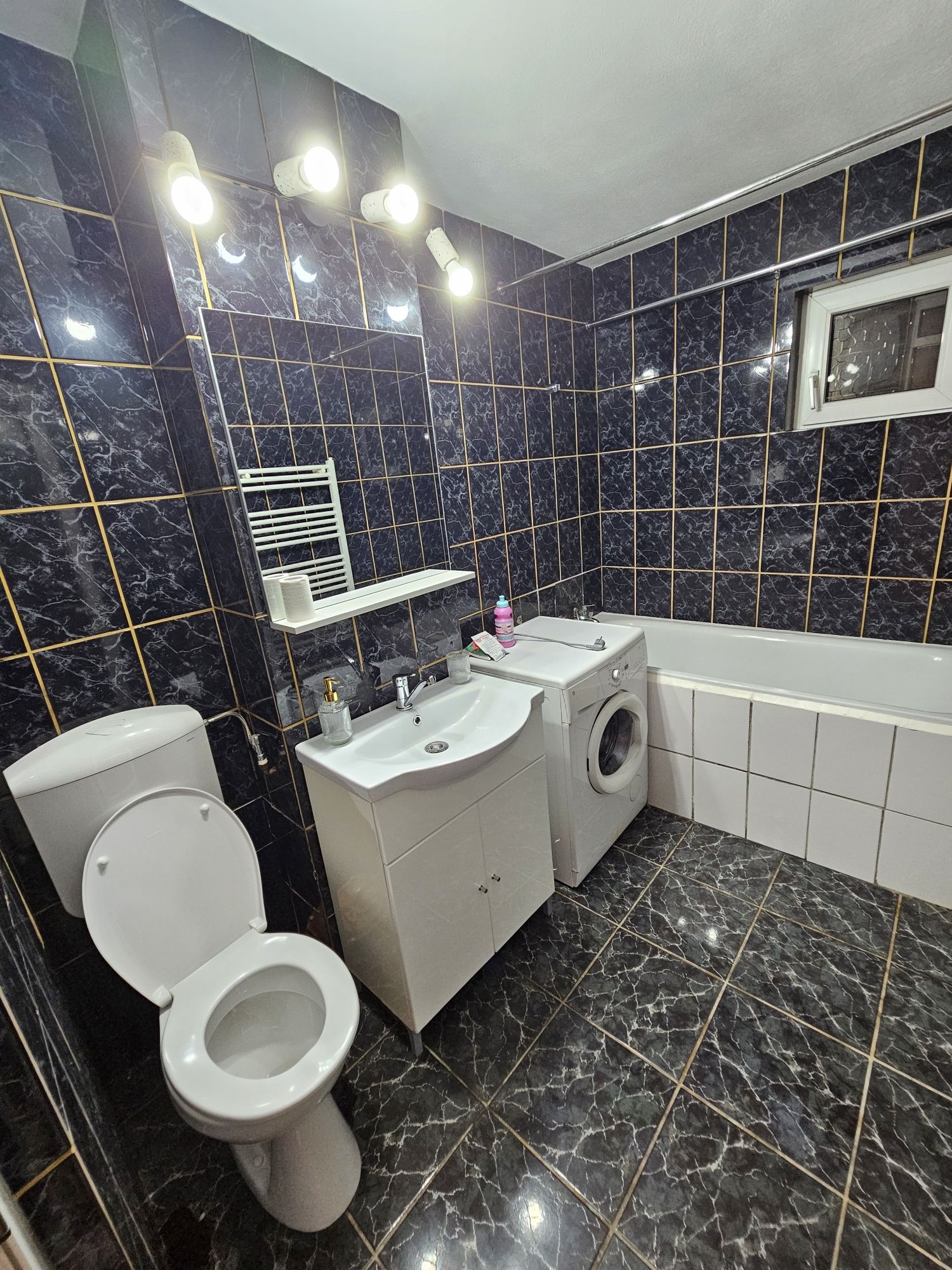 Închiriez garsonieră