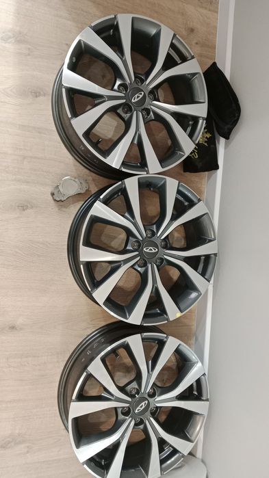 Продам титан диск черри тиггт 7 про  диск R18